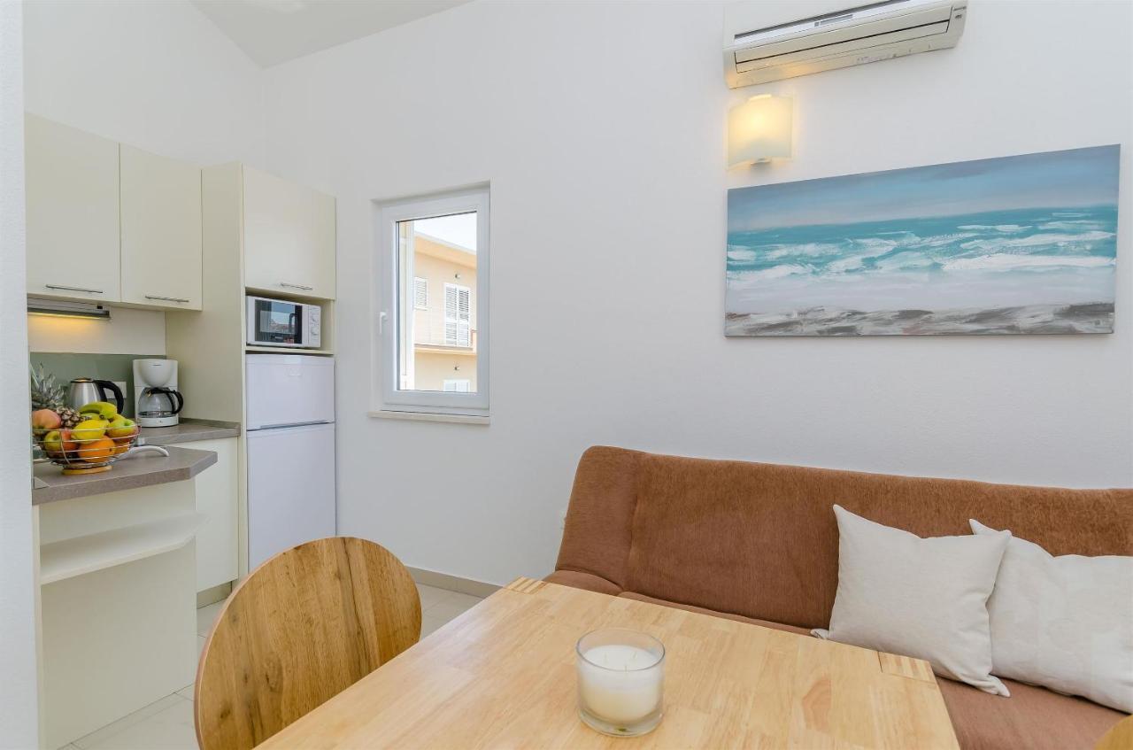 Apartments And Room Maestral Trogir Exterior photo