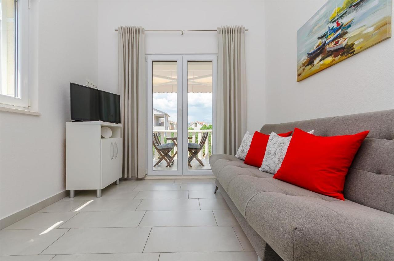 Apartments And Room Maestral Trogir Exterior photo