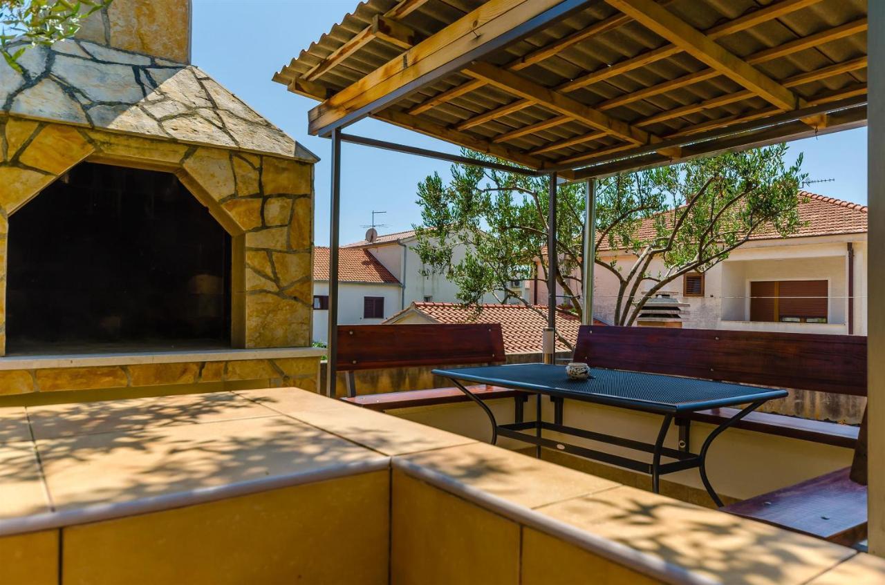 Apartments And Room Maestral Trogir Exterior photo