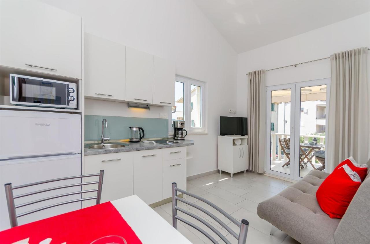 Apartments And Room Maestral Trogir Exterior photo