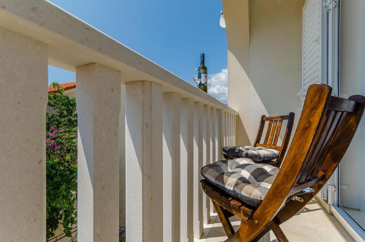 Apartments And Room Maestral Trogir Exterior photo