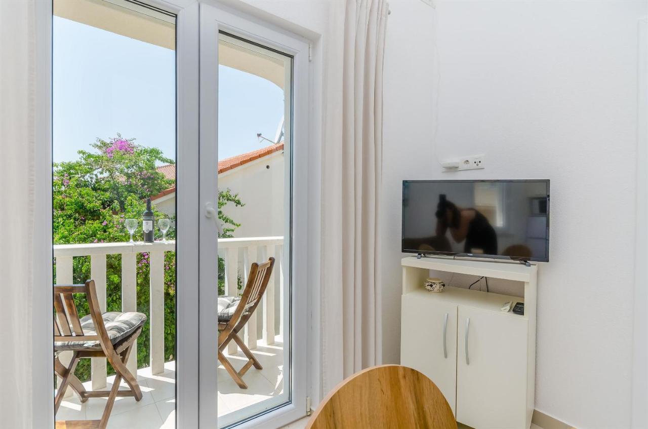 Apartments And Room Maestral Trogir Exterior photo