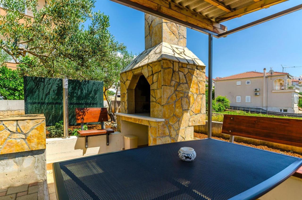 Apartments And Room Maestral Trogir Exterior photo