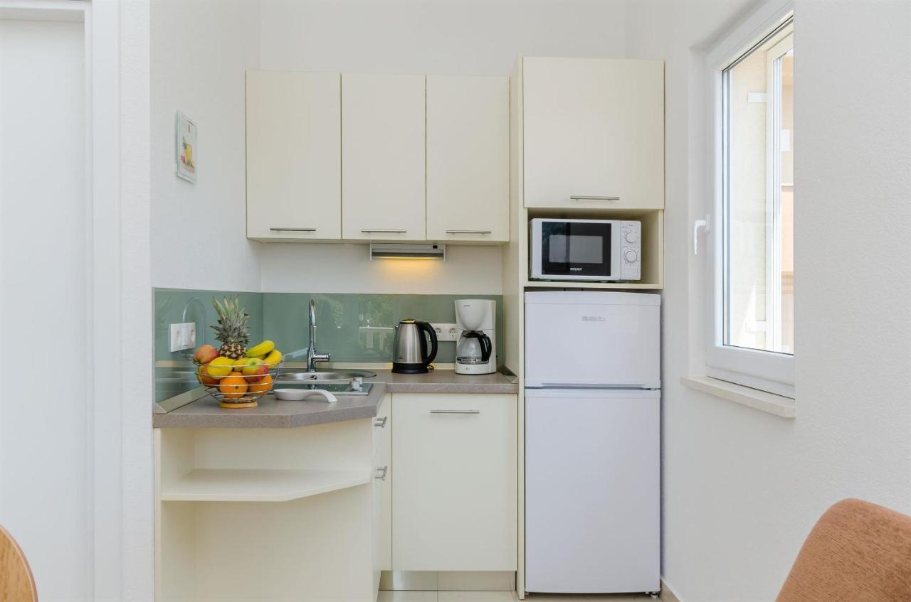 Apartments And Room Maestral Trogir Exterior photo