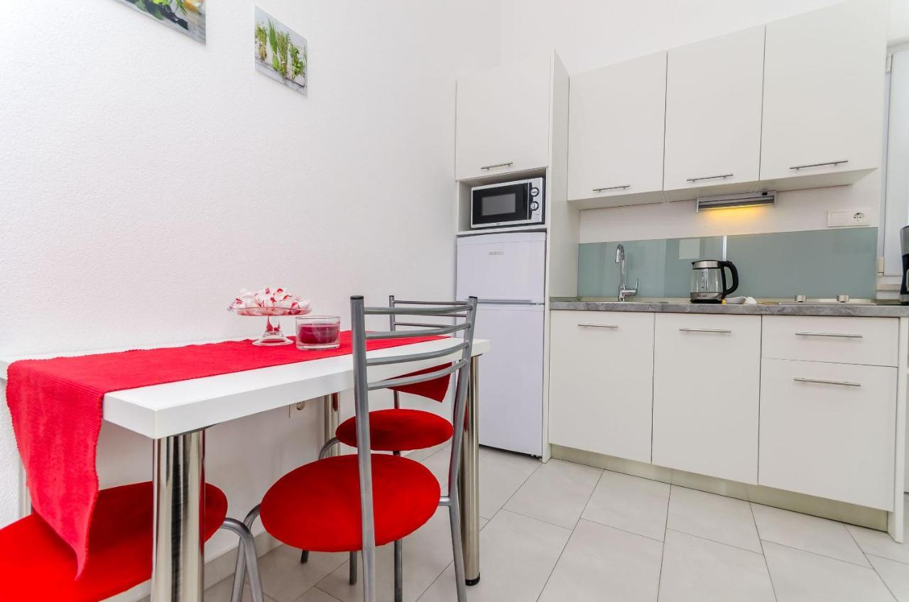 Apartments And Room Maestral Trogir Exterior photo