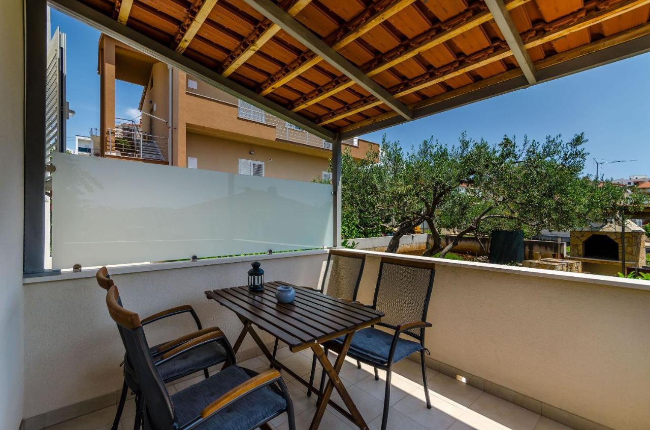 Apartments And Room Maestral Trogir Exterior photo