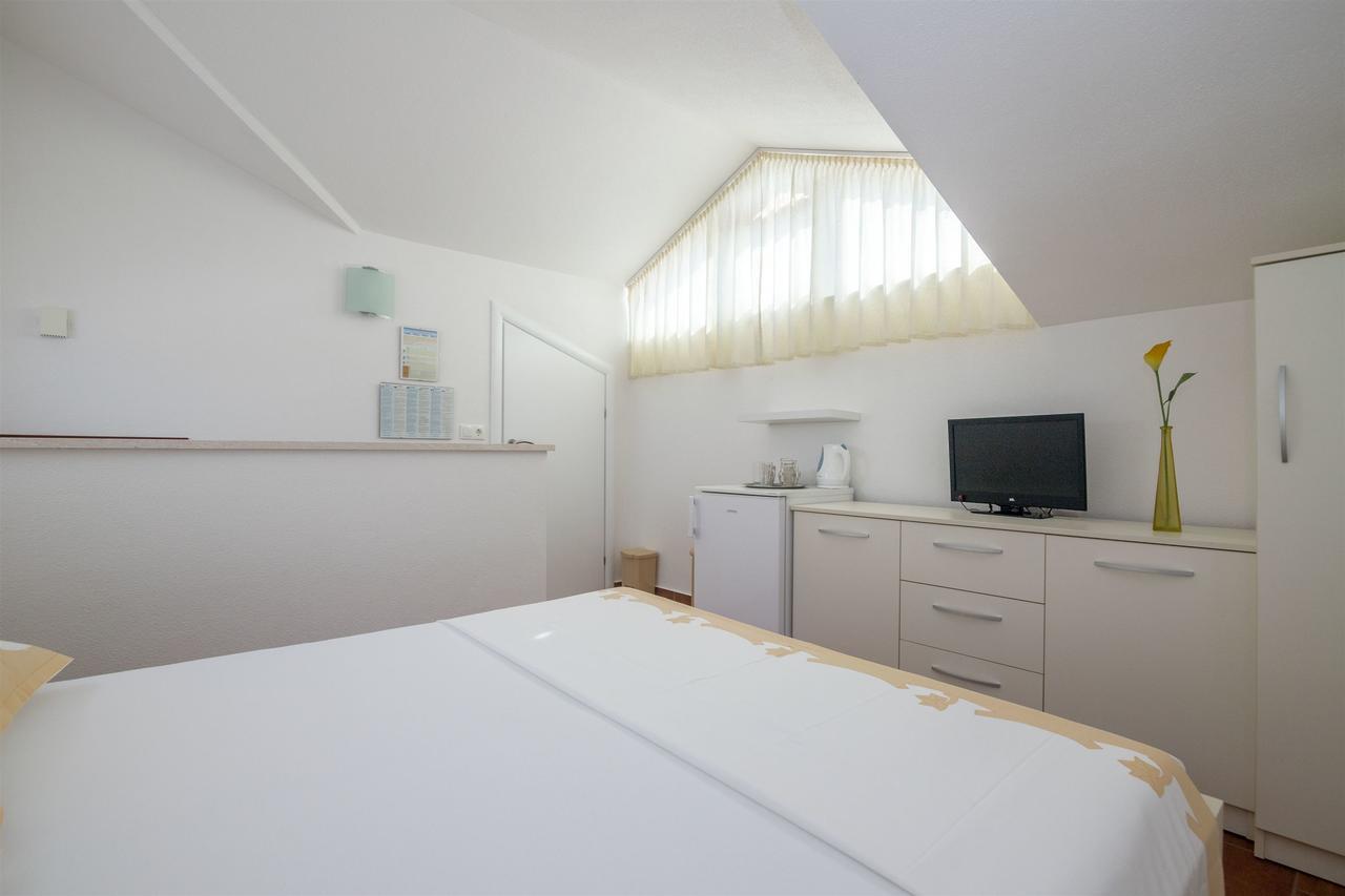 Apartments And Room Maestral Trogir Exterior photo