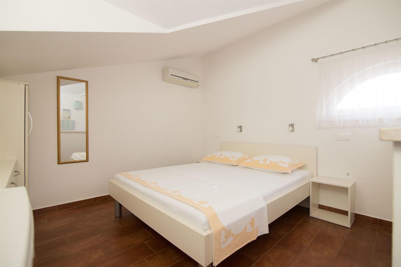 Apartments And Room Maestral Trogir Exterior photo
