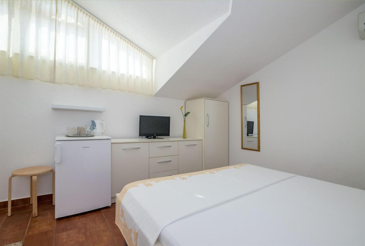 Apartments And Room Maestral Trogir Exterior photo